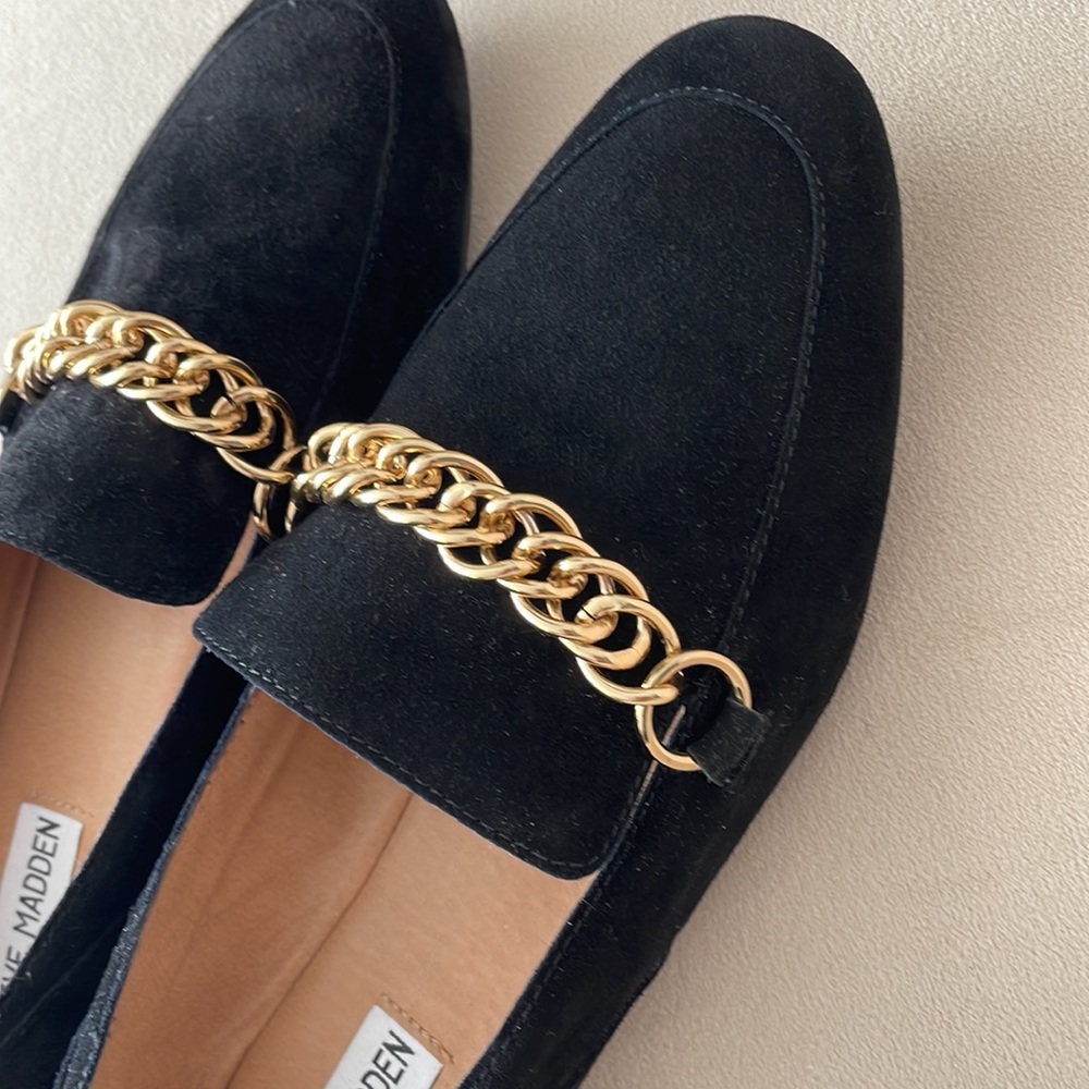 Steve Madden Women’s Black Suede Loafer Gold Chain New Size 9